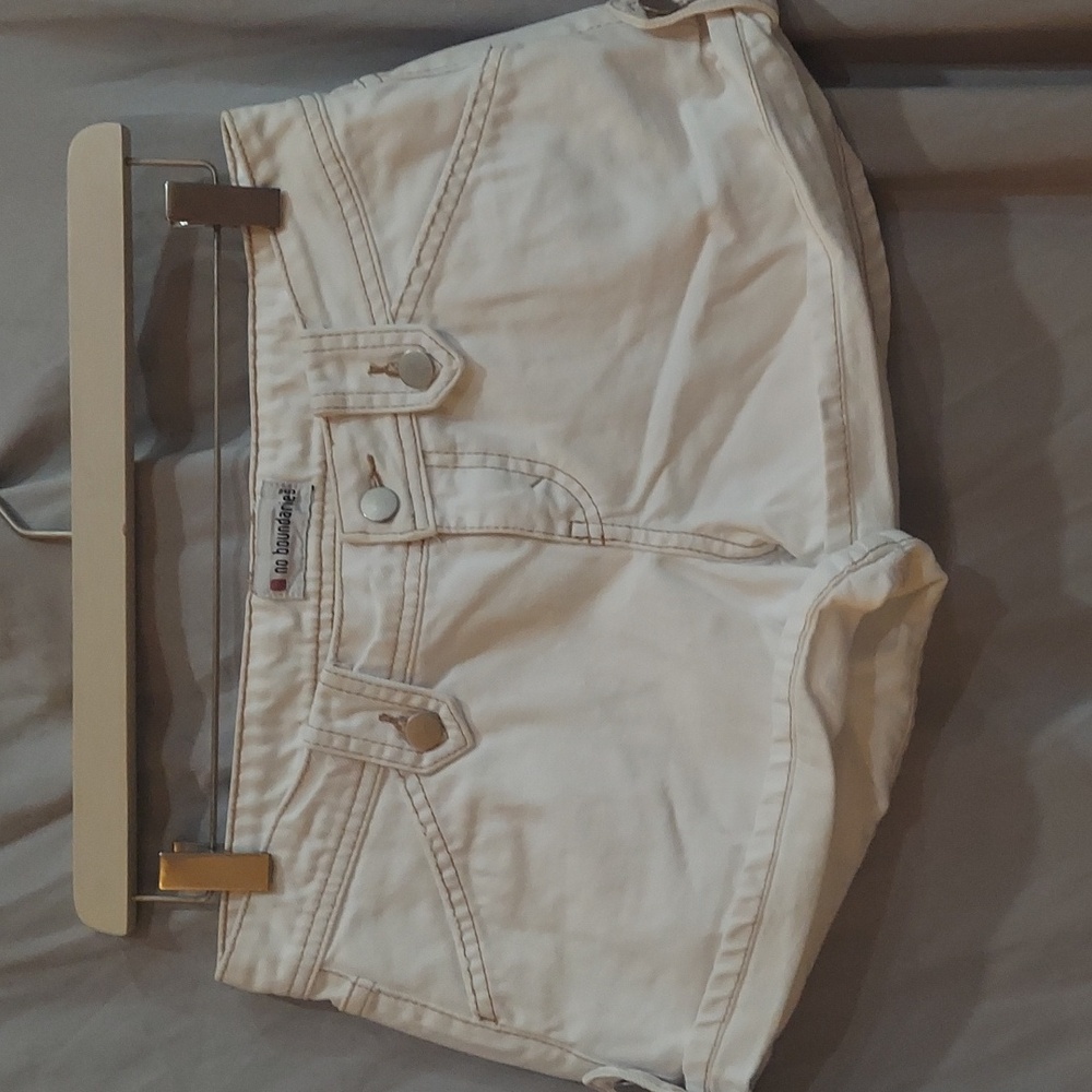 No Boundaries White Shorts Size 9/10